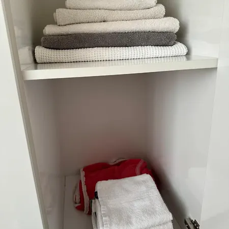 Todhe - Gjiri Lalezit 500m From The Appartement