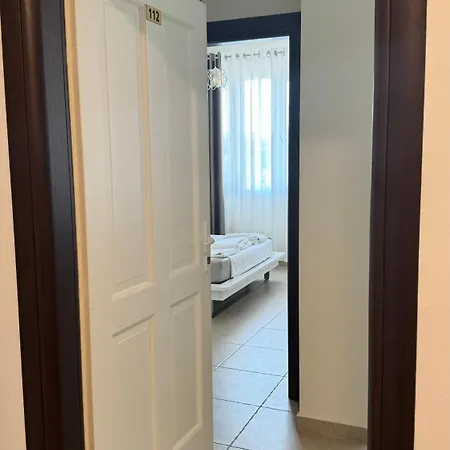 Todhe - Gjiri Lalezit 500m From The Apartment *