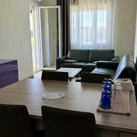 Todhe - Gjiri Lalezit 500m From The Apartamento