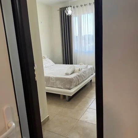 Todhe - Gjiri Lalezit 500m From The Apartment Durrës